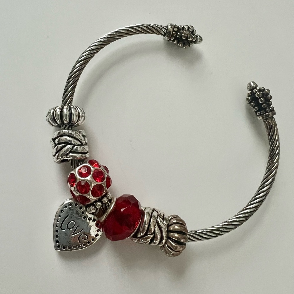 Silver tone Heart bracelet “Love”